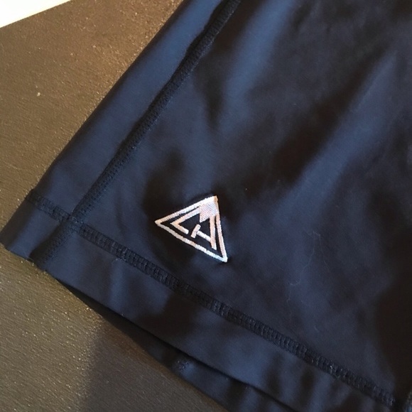 Lululemon Warrior 1 Tank Black - Picture 4 of 6